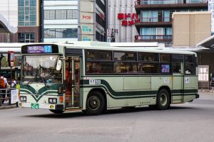 京都市バス 日野ブルーリボン ツーステップ KC-HU2MLCA 6241号車 17系統 京都駅前BTにて