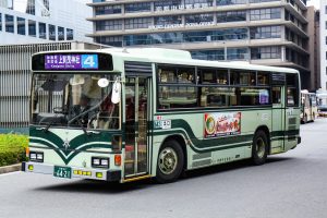 京都市バス 日野ブルーリボンHIMR ツーステップ KC-RU1JLCH 6421号車 4系統 京都駅前にて