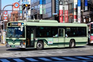 京都市バス いすゞQKG-LV234N3 3016号車 208系統 京都駅前にて