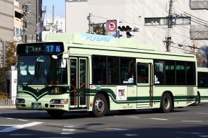 京都市バス 日野 LNG-HU8JMGP 2824号車 17系統 河原町五条にて