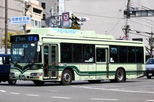 京都市バス 日野 LNG-HU8JMGP 2985号車 17系統 河原町五条にて