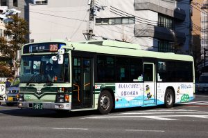 京都市バス いすゞQKG-LV234N3 3013号車 205系統 河原町五条にて
