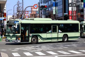 京都市バス いすゞQKG-LV234N3 3040号車 26系統 京都駅前にて