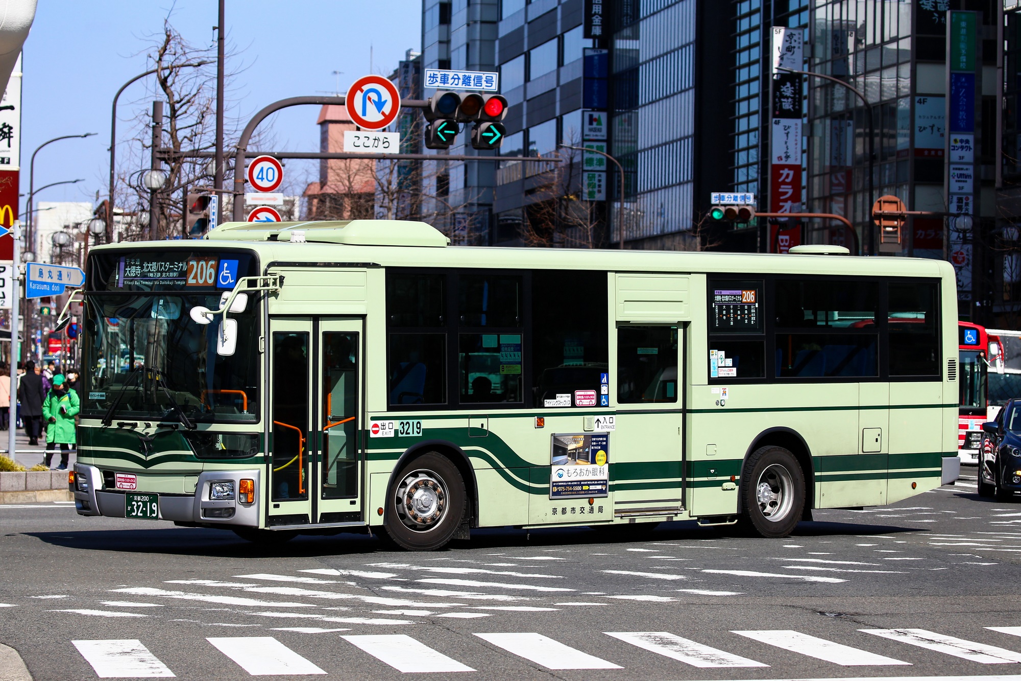 京都市バス 三菱ふそうエアロスター QKG-MP38FK 3219号車 206系統 京都駅前にて