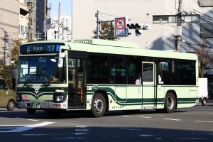 京都市バス いすゞ2代目エルガ QDG-LV290N1 3368号車 17系統 河原町五条にて
