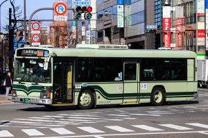 京都市バス いすゞエルガType-B KL-LV834L1 687号車 205系統 京都駅前にて