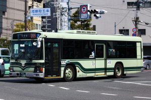 京都市バス いすゞエルガType-B KL-LV834L1 688号車 205系統 河原町五条にて