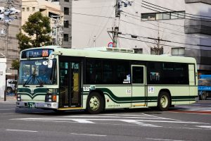 京都市バス いすゞエルガType-B KL-LV834L1 688号車 205系統 河原町五条にて