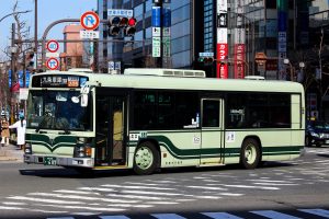 京都市バス いすゞエルガType-B KL-LV834L1 689号車 205系統 京都駅前にて