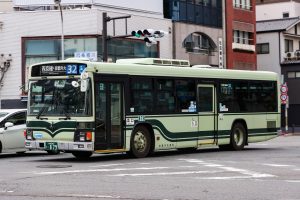 京都市バス いすゞエルガ KL-LV280N1改 879号車 32系統 四条堀川にて