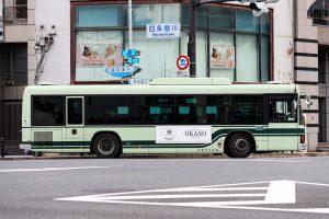 京都市バス いすゞQKG-LV234L3 2830号車 12系統 四条堀川にて