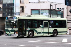 京都市バス いすゞQKG-LV234L3 2831号車 55系統 四条堀川にて