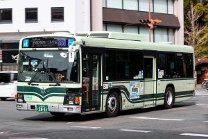 京都市バス いすゞQKG-LV234L3 2851号車 37系統 烏丸丸太町にて