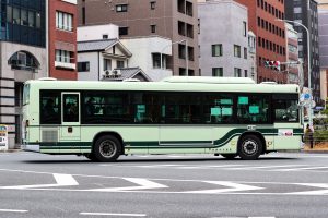 京都市バス いすゞ2代目エルガ 2RG-LV290N3 4030号車 四条堀川にて