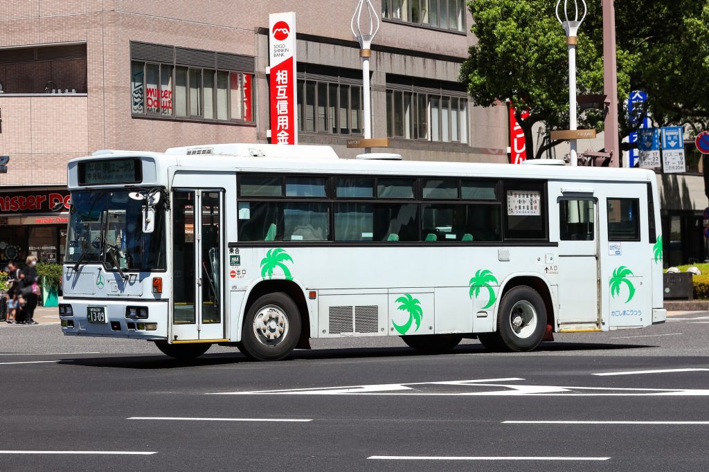 鹿児島交通 西工96MC(KC-HU3KLCA･鹿児島200 か 1309･元神戸市交通局)の公式側型式写真。2020年8月撮影。
