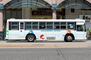 鹿児島交通 いすゞキュービック(KC-LV380L･車番不明･元国際興業)の非公式側面写真。2020年8月撮影。