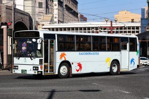 鹿児島交通 日野ブルーリボン(KC-HU2MMCA･鹿児島200 か 1680･元京阪バス)の公式側型式写真。2022年1月撮影。