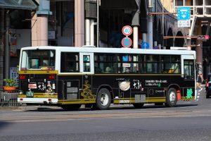 鹿児島交通 西工96MC(KC-HT2MMCA･鹿児島200 か 1579･元阪急バス)の非公式側後ろ寄り。2025年1月撮影。