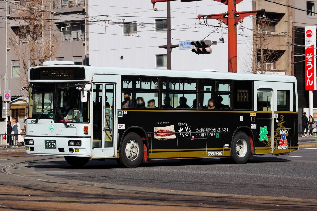 鹿児島交通 西工96MC(KC-HT2MMCA･鹿児島200 か 1579･元阪急バス)の公式側型式写真。2025年1月撮影。