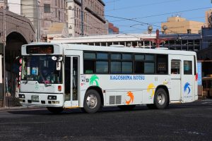 鹿児島交通 西工96MC(KC-HU3KLCA･鹿児島200 か 1666･元神戸市交通局)の公式側型式写真。2025年1月撮影。
