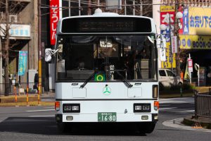 鹿児島交通 日野ブルーリボン(KC-HU2MMCA･鹿児島200 か 1680･元京阪バス)の前面。2025年1月撮影。