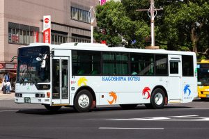 鹿児島交通 三菱ふそうエアロスター ツーステップ(KC-MP717KT･鹿児島200 か 1660･元神戸市バス)の公式側型式写真。2020年8月撮影。