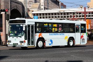 鹿児島交通 いすゞキュービック (KC-LV280L･鹿児島200 か 2136･元山陽バス)の公式側画像。2022年1月撮影。