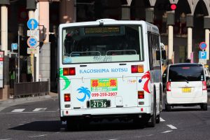 鹿児島交通 いすゞキュービック (KC-LV280L･鹿児島200 か 2136･元山陽バス)のリア画像。2025年1月撮影。