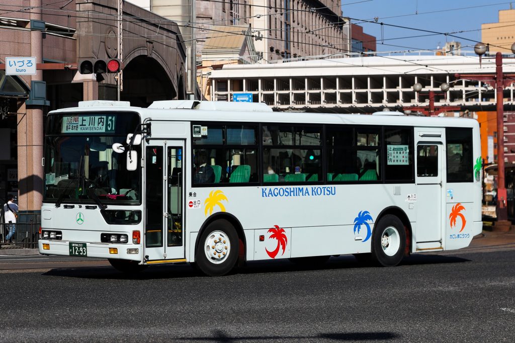 鹿児島交通 三菱ふそうエアロスター ツーステップ(KC-MP717KT･鹿児島200 か 1293･元神戸市バス)の公式側型式写真。2022年1月撮影。
