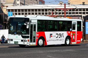 鹿児島交通 三菱ふそうエアロスター ツーステップ(KC-MP717KT･鹿児島200 か 1660･元神戸市バス)の公式側型式写真。2022年1月撮影。
