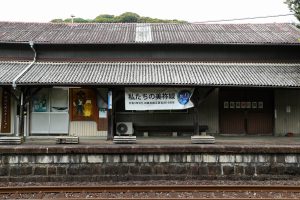 JR美祢線・厚保駅舎のホーム側（山口県美祢市）