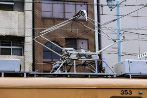 広島電鉄350形 353号車のパンタグラフ 2015年8月撮影。