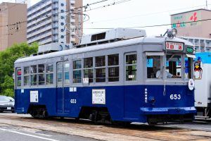 広島電鉄650形 653号車 回送 的場町付近にて 2015年7月撮影。