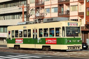 広島電鉄700形 707号車 3号系統西広島行き 本川町付近にて 2021年12月撮影。
