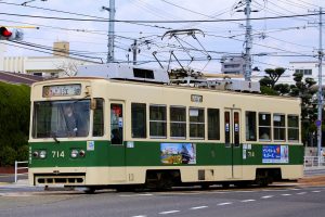 広島電鉄700形 714号車 6号系統江波行き 江波付近にて 2016年03月撮影。