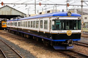 一畑電鉄5000系 5009編成 雲州平田車庫にて。(2013年8月撮影) 木質化改造前の姿