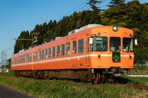 一畑電鉄5000系 5009編成 大寺→美談にて。(2025年5月撮影) デハニ50風カラーとなった後の姿