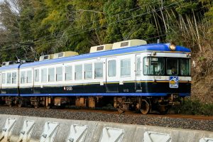 一畑電鉄5000系 5010編成 5110号車(2025年1月撮影) 側面ナナメ構図 ←一畑口｜松江温泉･出雲大社前→