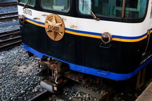 一畑電鉄5000系 5010編成 5010号車 雲州平田駅にて。(2025年1月撮影) 前面下部
