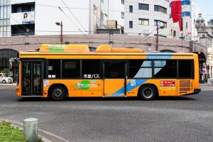 鹿児島市交通局 日野ブルーリボンシティハイブリッド (LJG-HU8JMGP･鹿児島200 か 1160)の公式側側面。2020年8月撮影。