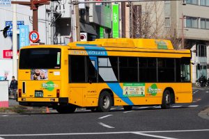 鹿児島市交通局 日野ブルーリボンシティハイブリッド (LJG-HU8JMGP･鹿児島200 か 1161)の非公式側側面。2025年1月撮影。