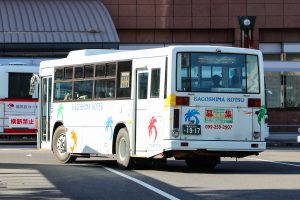 鹿児島交通 西工96MC(KC-MP317K･鹿児島200 か 1917･元阪急バス)の公式側側面写真。2025年1月撮影。