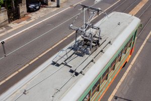 岡山電気軌道3005号車の屋根。東山電停にて2018年5月撮影。