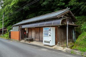 JR美祢線・湯ノ峠駅の簡易委託先の商店（山口県山陽小野田市）