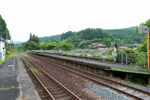 JR美祢線・湯ノ峠駅のホーム（山口県山陽小野田市）