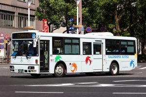 鹿児島交通 西工96MC (KL-JP252NAN改･鹿児島200 か 2033･元東急バス)の公式側型式写真。2020年8月撮影。