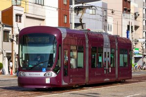 広島電鉄1000形 1001号"PICCOLO" 広電本社前付近にて 2016年3月撮影。