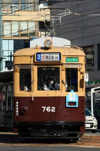 広島電鉄700形 762号の前面 土橋付近にて 2021年12月撮影。