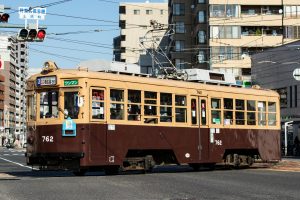 広島電鉄700形 762号 3号系統西広島行き 土橋付近にて 2021年12月撮影。