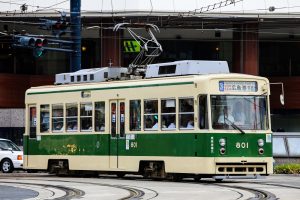 広島電鉄800形 801号 3号線広島港行き 紙屋町付近にて 2015年8月撮影。